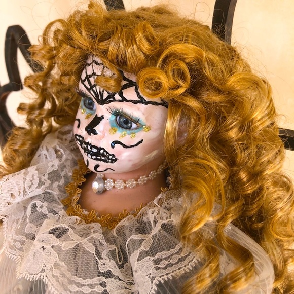 HALLOWEEN “DIA DE LOS MUERTOS” Hand Painted Doll - Picture 6 of 10